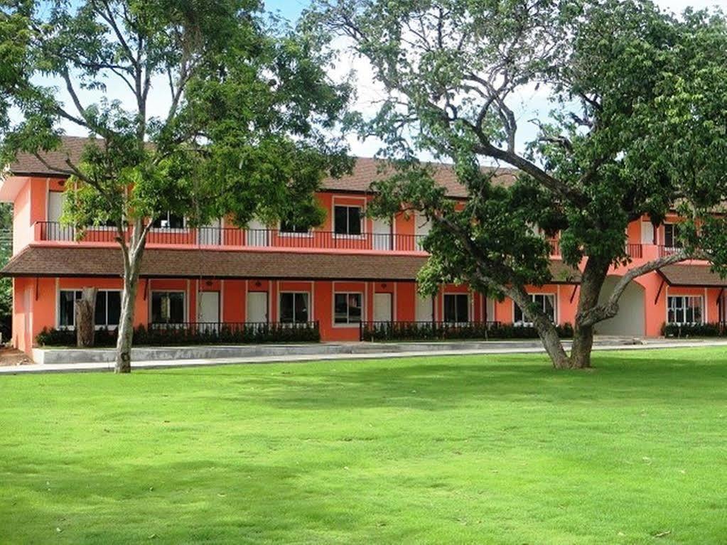Aurora Resort Kanchanaburi Exterior foto